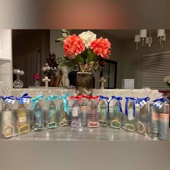 Meet me and my mom, J Jireh Boutique β€οΈ - Picture 5 of 10